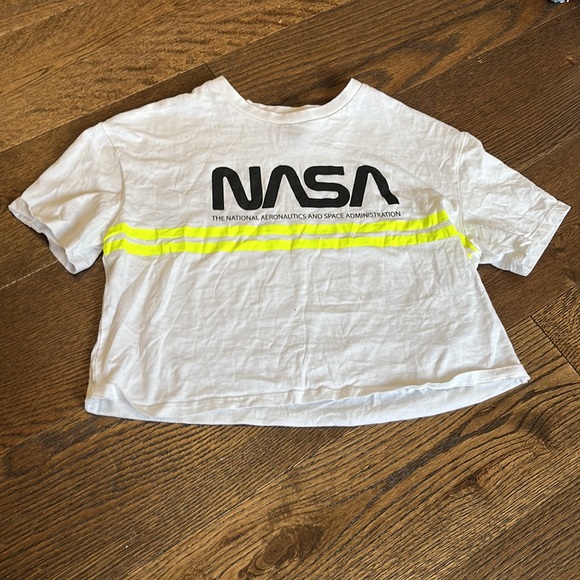 H&M NASA Cropped Tee - Picture 3 of 5